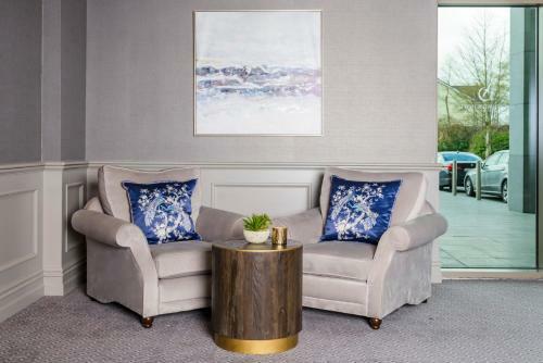 Carlton Shearwater Hotel