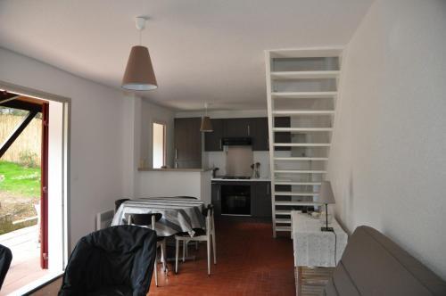 Pavillon Dans Residence Avec Piscine - 15702