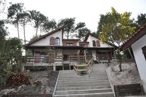 Villa Jum�e Au Calme Sur Un Terrain Arbor� - 1964