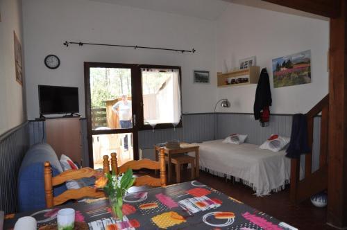 Pavillon Pr�s Des Tennis - 2079