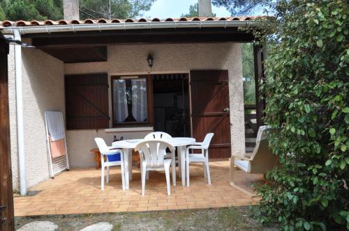 Pavillon Pr�s Des Tennis - 2079