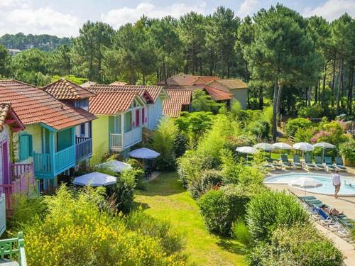 Maison Jumel�e Dans Residence Avec Piscine - 317