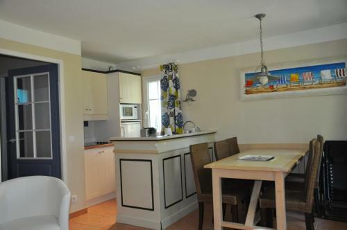 Maison Jumel�e Dans Residence Avec Piscine - 317