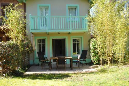 Maison Jumel�e Dans Residence Avec Piscine - 317