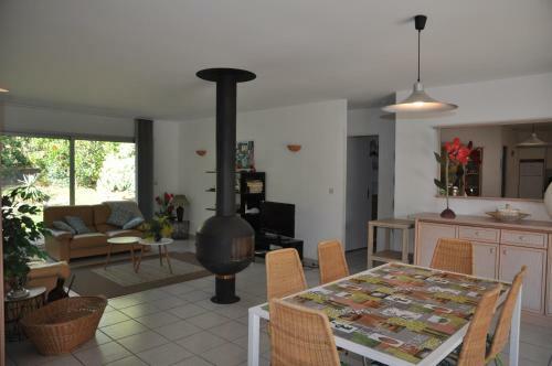 Villa Spacieuse Avec Grand Jardin - 2103