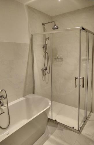 Landerrouat Villa Sleeps 8 Pool Wifi
