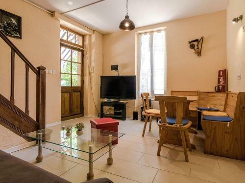 Quaint Holiday Home In Lalinde With Jacuzzi