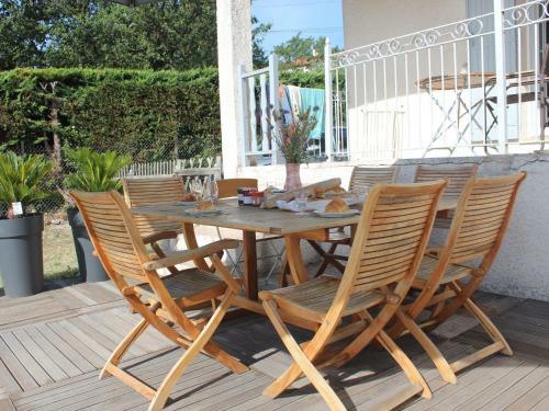 Beautiful Villa In Ledignan With Private Swimming Pool