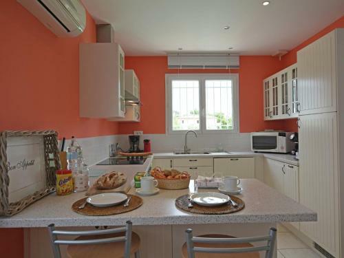 Beautiful Villa In Ledignan With Private Swimming Pool