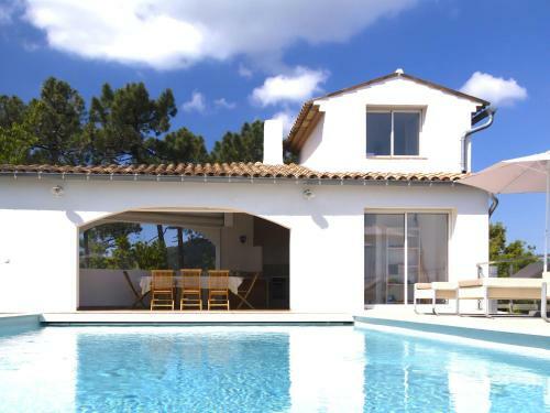 Luxurious Villa In Frejus With Private Swimming Pool