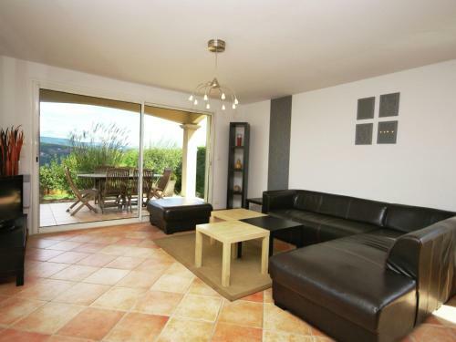 Luxurious Villa With Private Pool In Les Vans