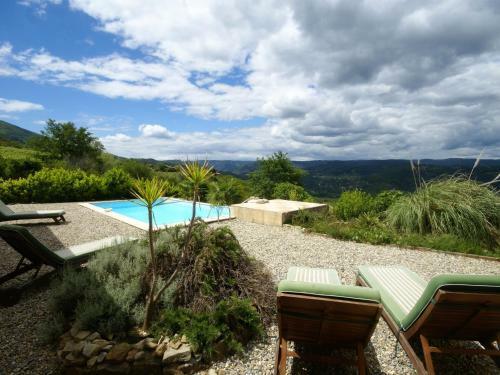 Luxurious Villa With Private Pool In Les Vans