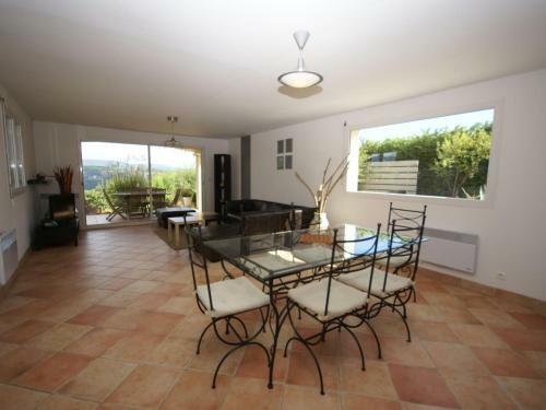 Luxurious Villa With Private Pool In Les Vans