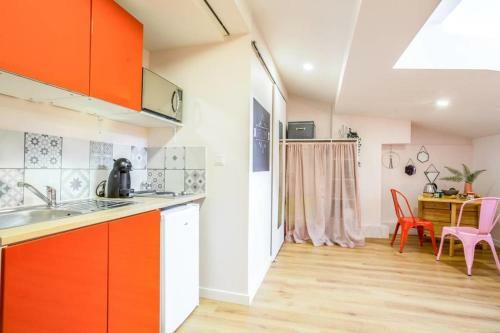 Apartamentos Charming Little Next In Vieux-lyon By Guestready