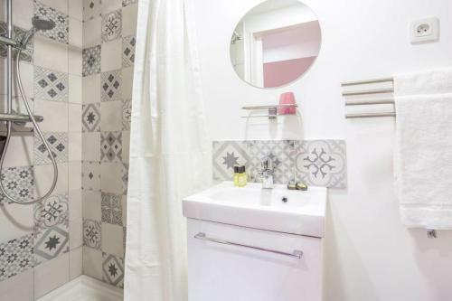 Apartamentos Charming Little Next In Vieux-lyon By Guestready