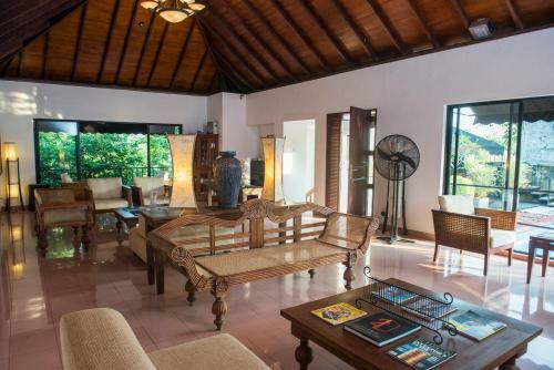 Villa Escondite