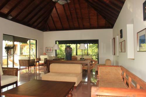 Villa Escondite