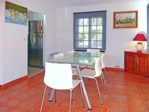 Luxurious Villa At Le Plan-de-la-tour With Swimming Pool