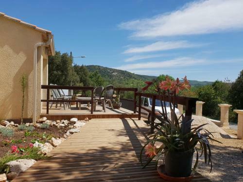 Quaint Villa In Saint-andre-de-roquepertuis With Pool