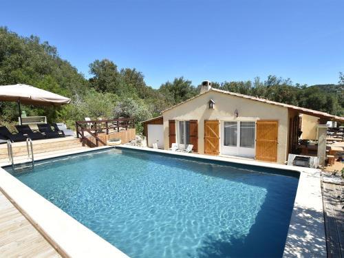 Quaint Villa In Saint-andre-de-roquepertuis With Pool