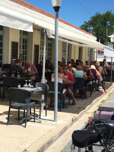 Hotel Les Bains Boyardville - H�tel Et Restaurant