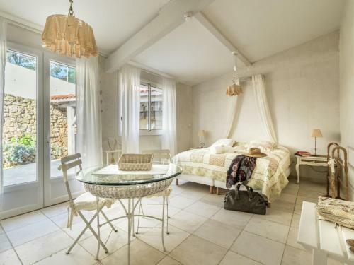 Luxurious Villa In Les Issambres With Jacuzzi