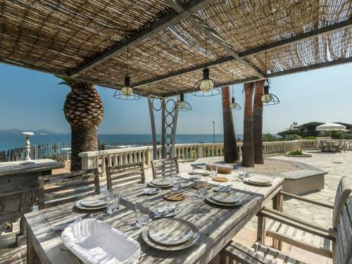 Luxurious Villa In Les Issambres With Jacuzzi