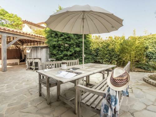 Luxurious Villa In Les Issambres With Jacuzzi