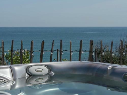 Luxurious Villa In Les Issambres With Jacuzzi