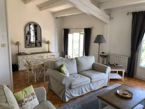 Modern Villa In Narbonne With Swimming Pool