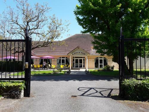 Hotel Le Relais de Voisins