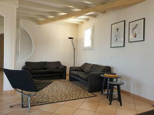 Spacious Villa In Var With Swimming Pool