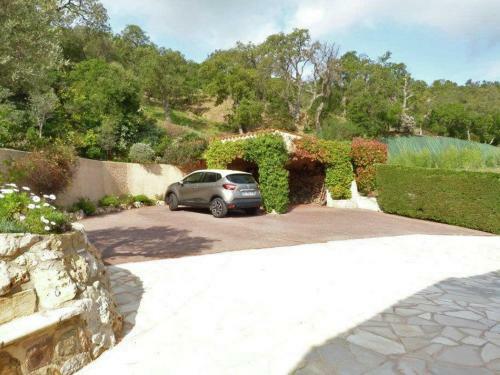 Spacious Villa In Var With Swimming Pool