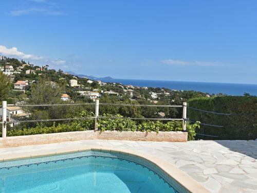 Spacious Villa In Var With Swimming Pool