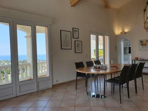 Spacious Villa In Var With Swimming Pool
