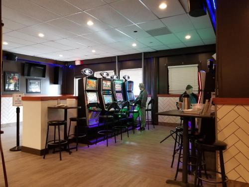 Hotel Admiral Inn & Suites