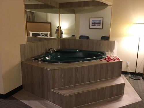 Hotel Admiral Inn & Suites