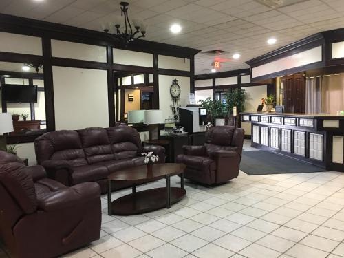 Hotel Admiral Inn & Suites