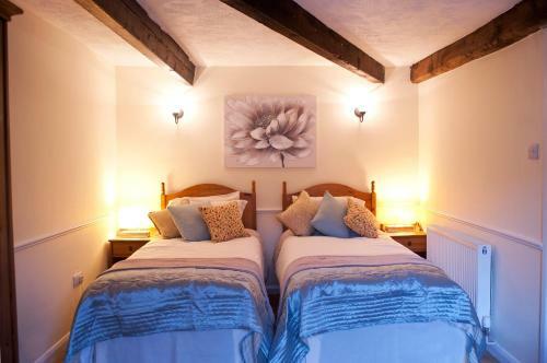 Bryn Melyn Farm Cottages