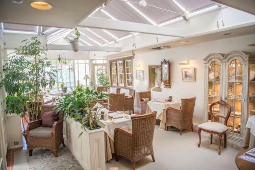 Riverside House Hotel
