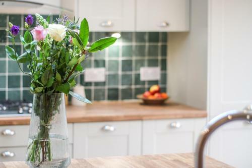 Devonshire House, 5 Bedroom House, Sleeps 12