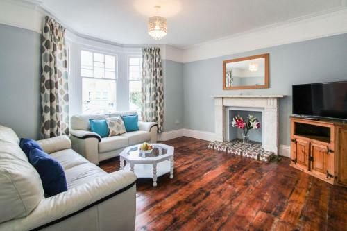 Devonshire House, 5 Bedroom House, Sleeps 12