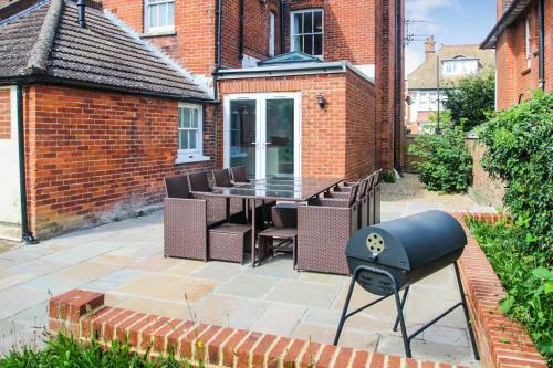 Devonshire House, 5 Bedroom House, Sleeps 12