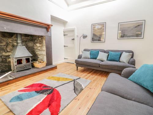 Tu Hwnt I'r Afon, Bangor