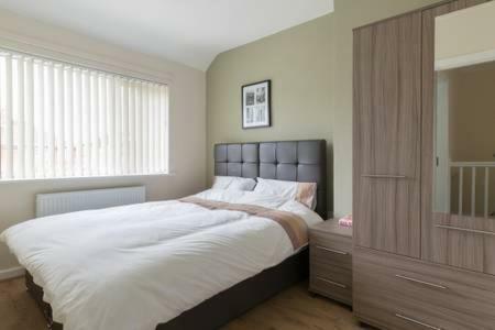 Apartamentos Solihull/nec/airport 3 Br Semi-detached House