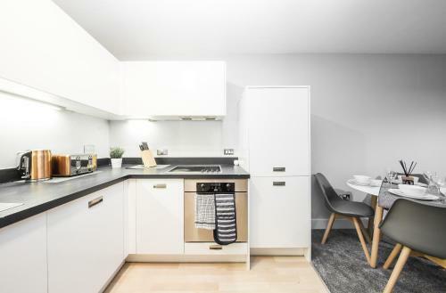 First Stay Apartments - The Postbox Suite