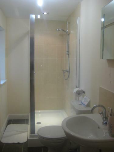 Poplars 2 - Standard Two Bedroom Apartment On Private Estate