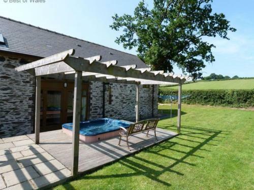 Holiday Home Bwthyn Canol