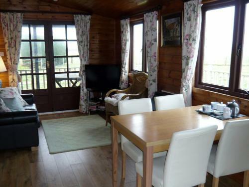 Lovely Cottage In Brookland Britain With Private Veranda