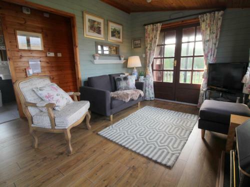 Lovely Cottage In Brookland Britain With Private Veranda